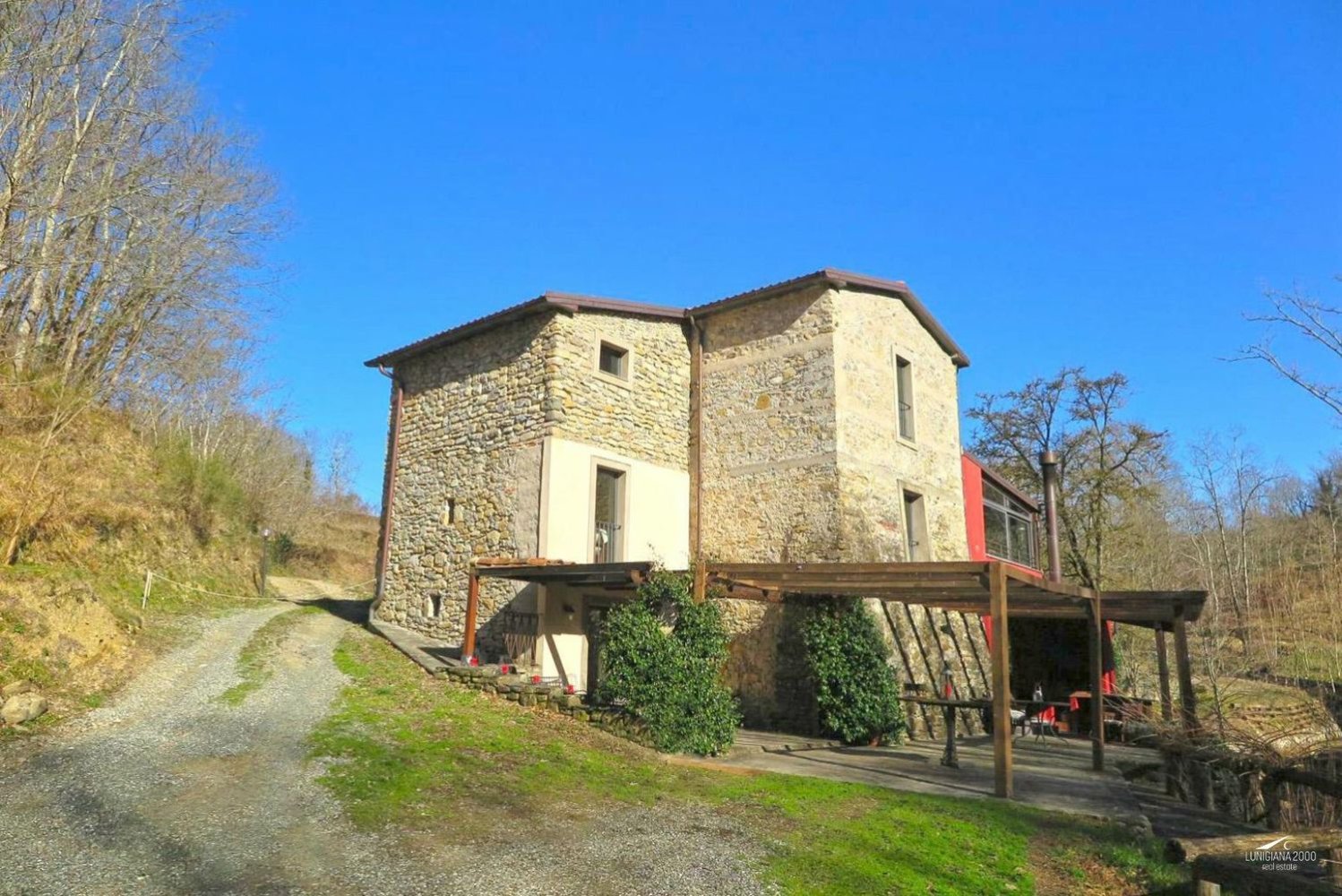 10 rooms House in Villafranca in Lunigiana, Italy No. 108033