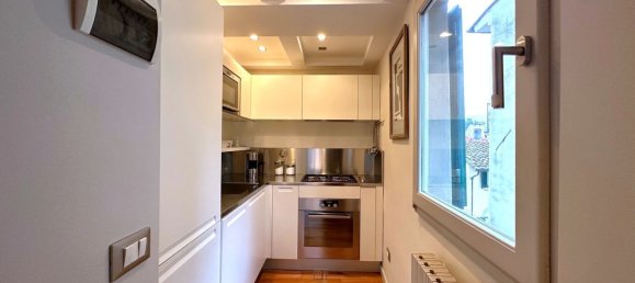 3 rooms Apartment in Florence, Italy No. 131362 8