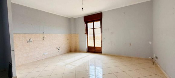 3-salle Appartement à Frattamaggiore, Italy No. 147845 2