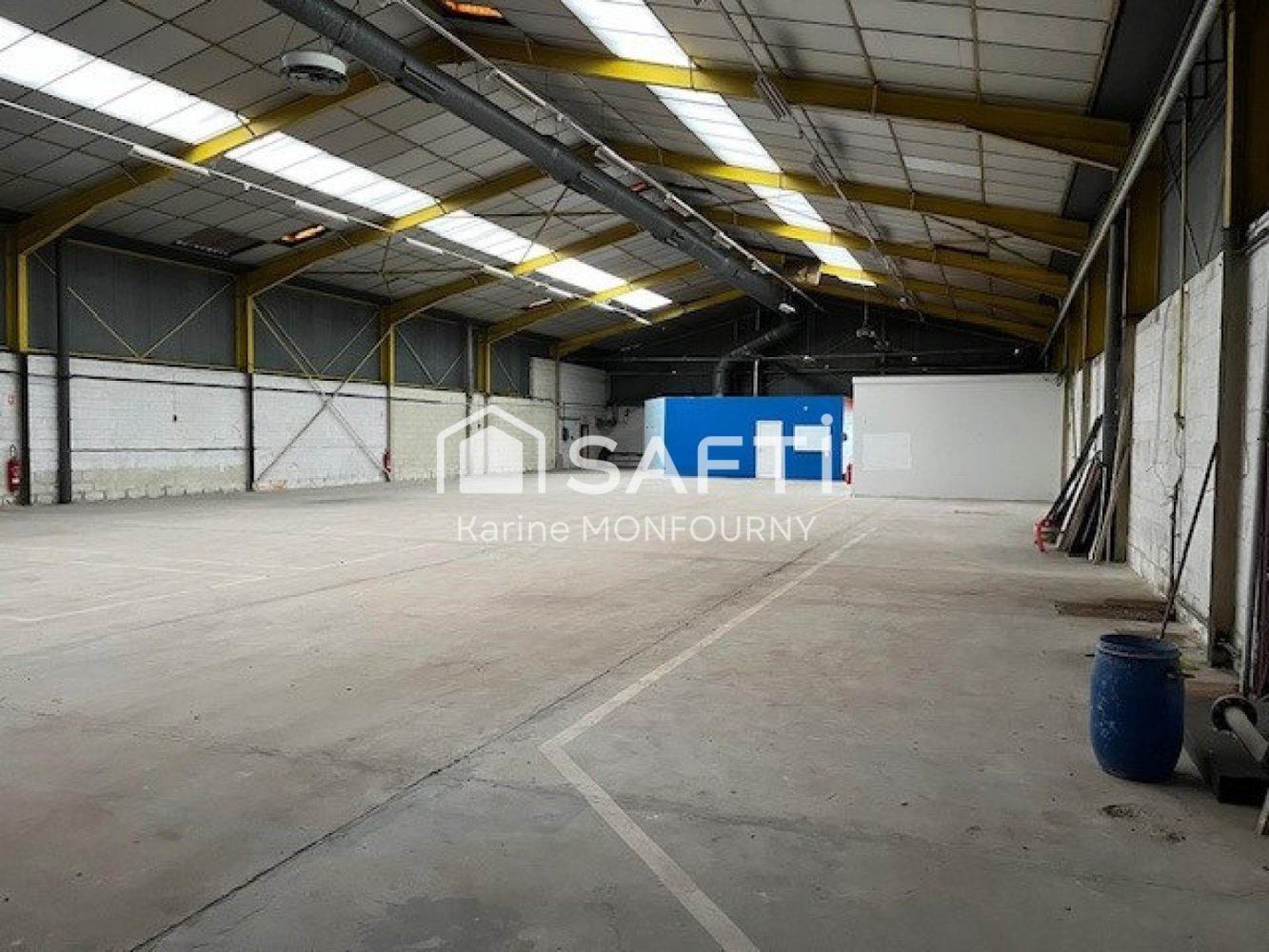 1200m² Commercial property in Saint-Quentin, France No. 42409