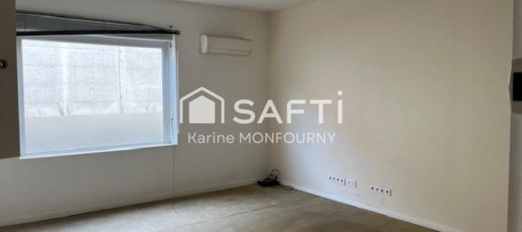 1200m² Commercial property in Saint-Quentin, France No. 42409 5