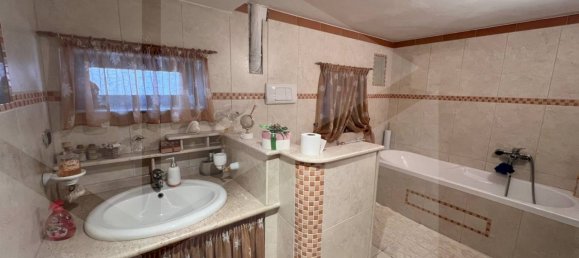 Casa de 3 habitaciónes en Cerignola, Italy No. 34079 12