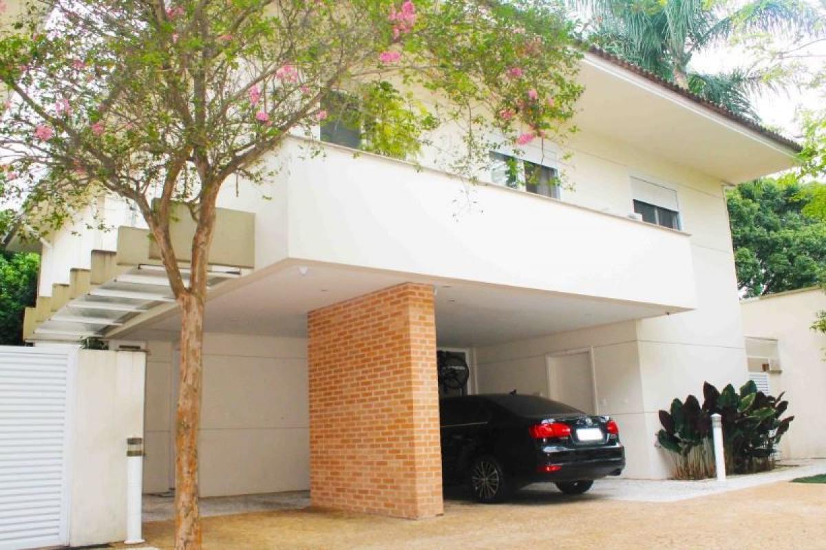 Casa de 4 dormitorios en Sao Paulo, Brazil No. 467801