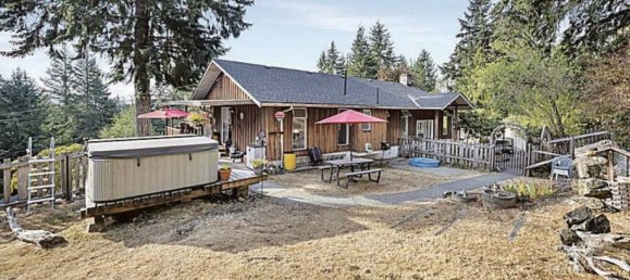 6 bedrooms House in British Columbia, Canada No. 1348 5