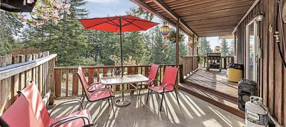 6 bedrooms House in British Columbia, Canada No. 1348 2