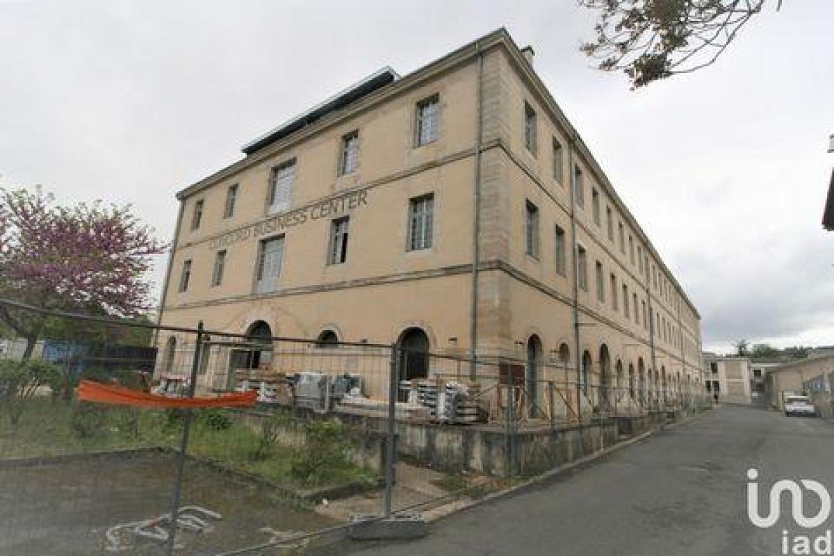 945m² Factory in Poitiers, France No. 20823