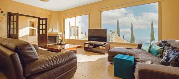 8 bedrooms Villa in Tala, Cyprus No. 7270 3