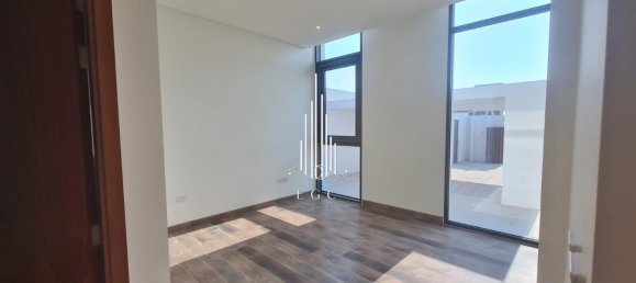 5 bedrooms Villa in Abu Dhabi, UAE No. 41958 9