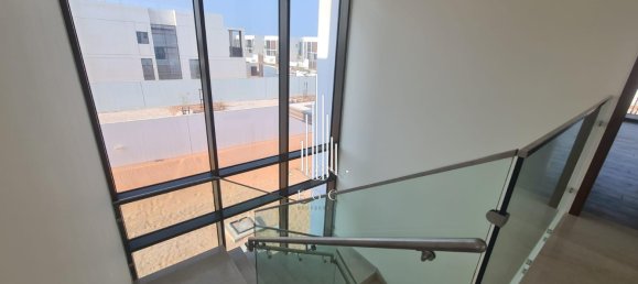 5 bedrooms Villa in Abu Dhabi, UAE No. 41958 18