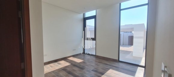 5 bedrooms Villa in Abu Dhabi, UAE No. 41958 10