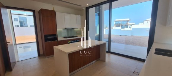 5 bedrooms Villa in Abu Dhabi, UAE No. 41958 20