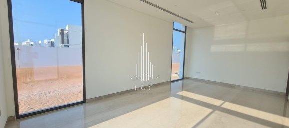 5 bedrooms Villa in Abu Dhabi, UAE No. 41958 14
