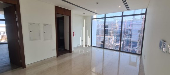 5 bedrooms Villa in Abu Dhabi, UAE No. 41958 11