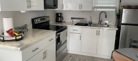 140.38 m² terreno en venta en Miami, Miami-Dade, Florida, USA № 614964 2
