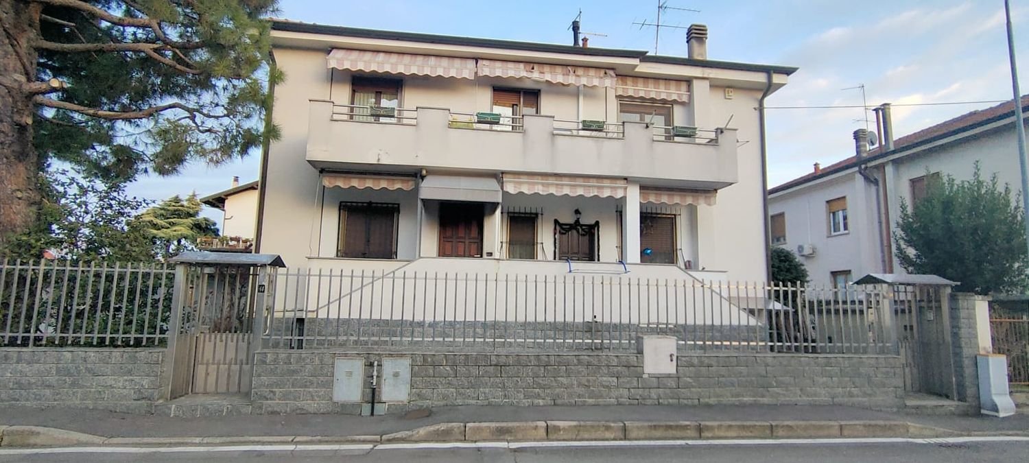 4 rooms Villa in Cormano, Italy No. 145823
