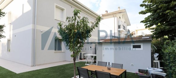 4 bedrooms Villa in Rimini, Italy No. 331155 18