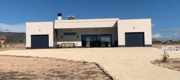 3 bedrooms Villa in Pinoso, Spain No. 10347 3