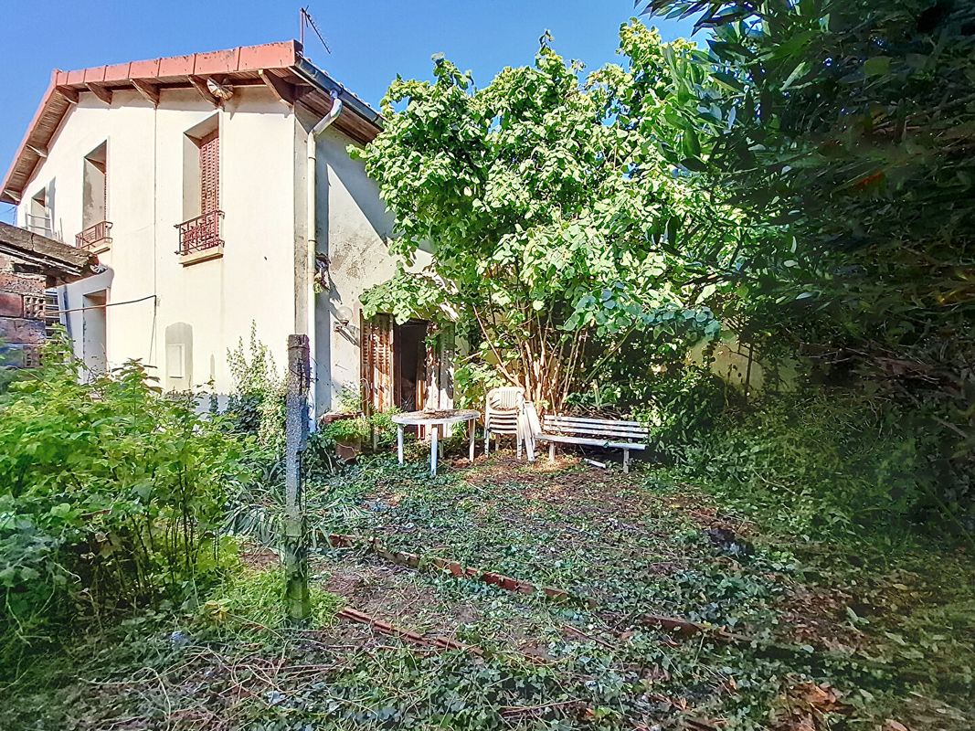 Casa de 2 dormitorios en Cachan, France No. 172941