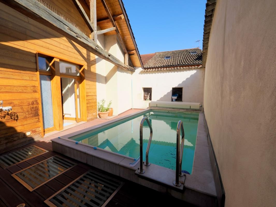 8 bedrooms House in Tournus, France No. 297437