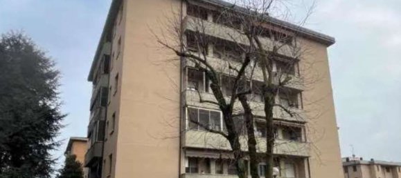 5 rooms Apartment in Tavazzano con Villavesco, Italy No. 298880 2