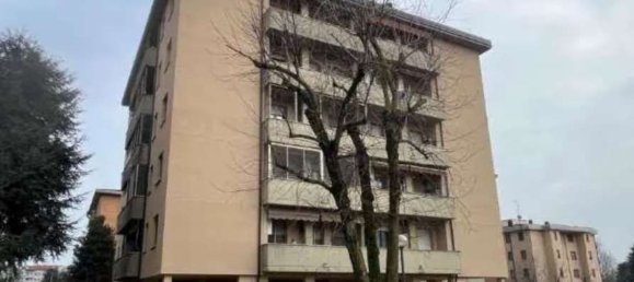 5 rooms Apartment in Tavazzano con Villavesco, Italy No. 298880 15