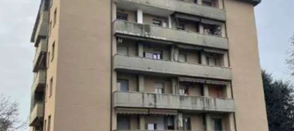 5 rooms Apartment in Tavazzano con Villavesco, Italy No. 298880 8