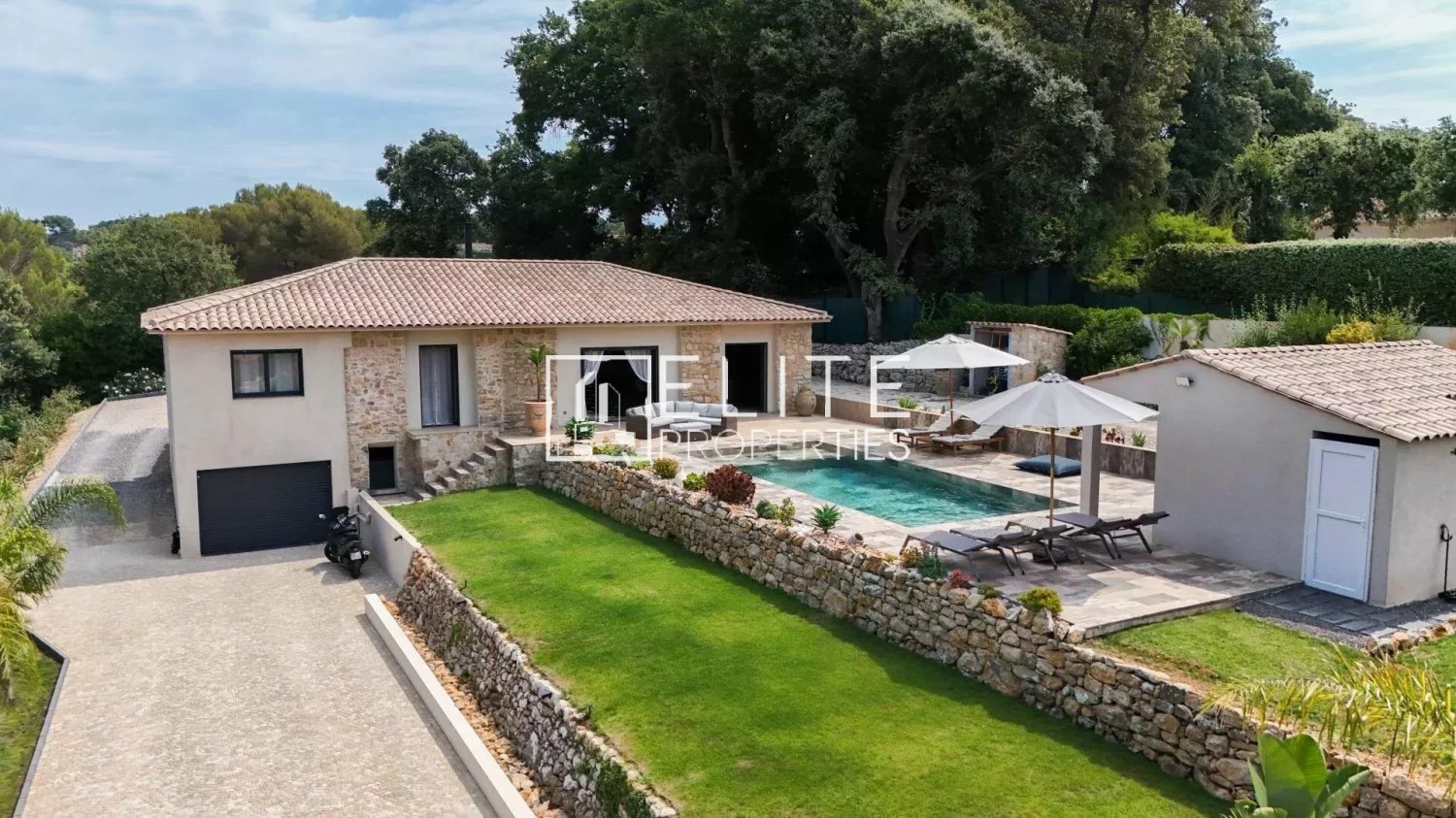 3 bedrooms Villa in Vallauris, France No. 285942