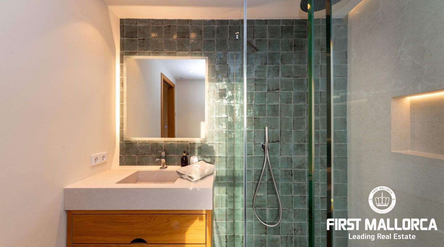 Дом с 5 спальнями в Сантаньи, Испания № 54907