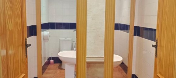 176m² Commercial property in Zaragoza, Spain No. 66771 2