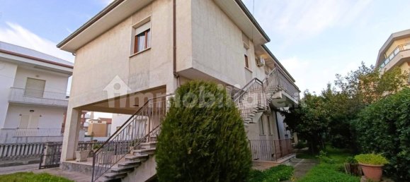 3 bedrooms Apartment in Tortoreto, Italy No. 86309 2