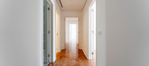 4 bedrooms Apartment in Lisbon, Portugal No. 104971 2