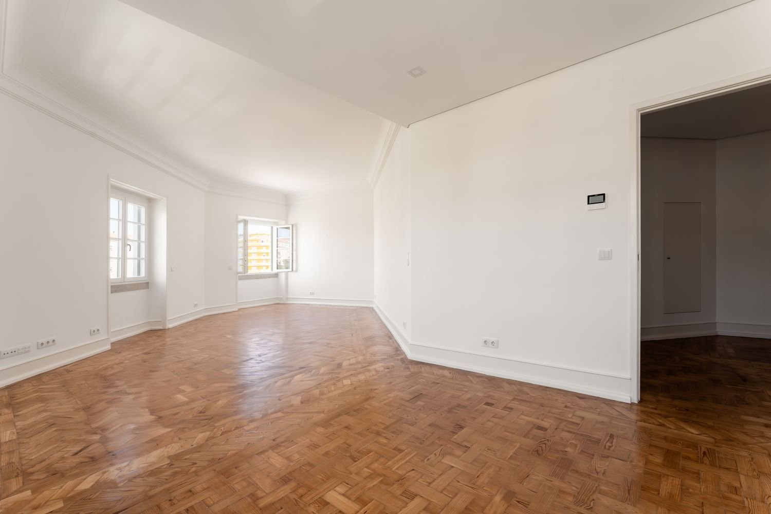 4 bedrooms Apartment in Lisbon, Portugal No. 104971