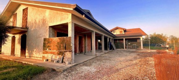 5 rooms Villa in Montegrotto Terme, Italy No. 18017 3