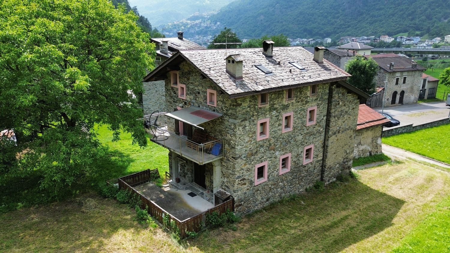 Дом с 7 комнатами в Грозьо, Италия № 261314