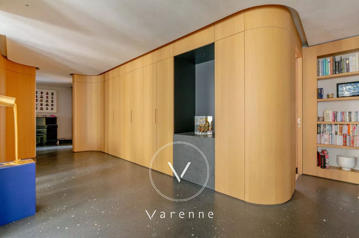 3 bedrooms Apartment in Paris, France No. 166688