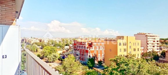 Квартира с 2 спальнями в Рим, Италия № 197534 4