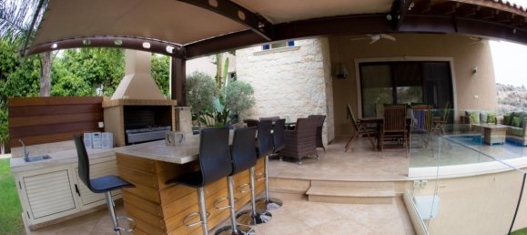 5 bedrooms Villa in Limassol, Cyprus No. 2076 12