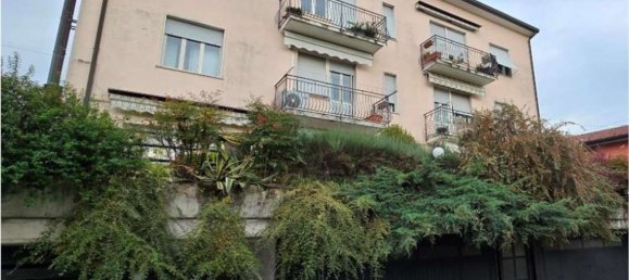 4 rooms Apartment in Como, Italy No. 2849 2