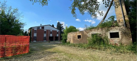 1689m² Building in Campogalliano, Italy No. 163988 3