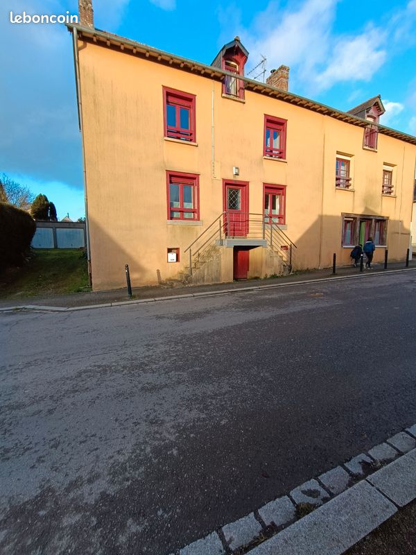 Casa de 3 dormitorios en Parthenay-de-Bretagne, France No. 326341