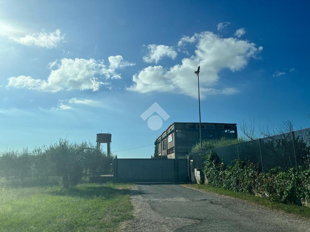 Almacén de 2 habitaciónes en Aprilia, Italy No. 271779