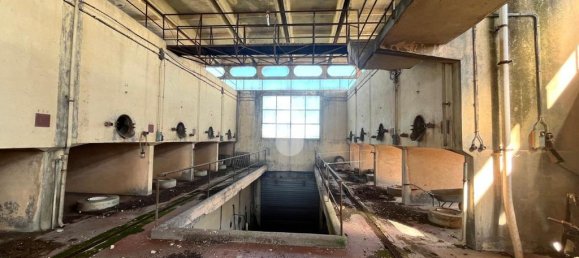 Almacén de 2 habitaciónes en Aprilia, Italy No. 271779 5