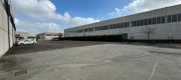1634m² Commercial property in Piacenza, Italy No. 344091 9
