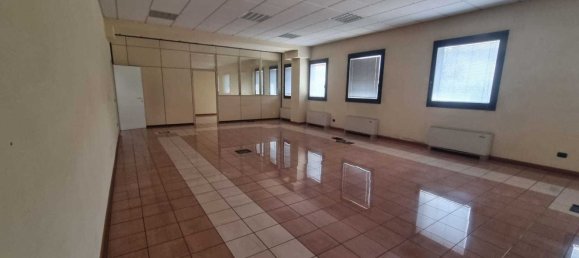 1634m² Commercial property in Piacenza, Italy No. 344091 35