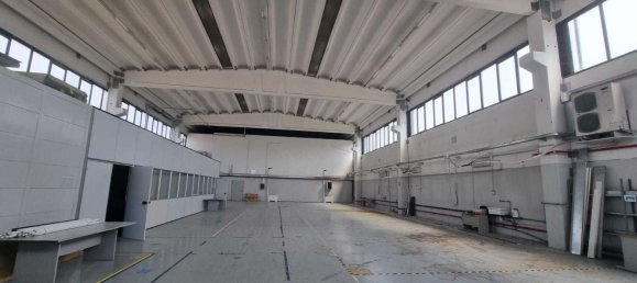 1634m² Commercial property in Piacenza, Italy No. 344091 46