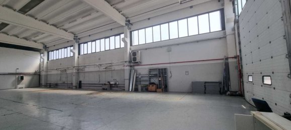 1634m² Commercial property in Piacenza, Italy No. 344091 48