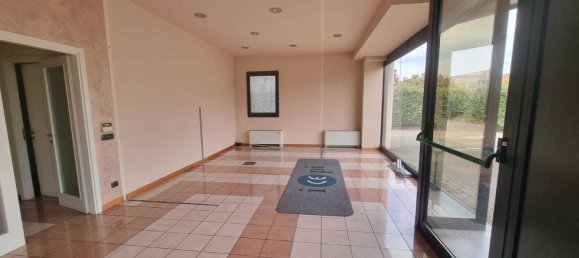 1634m² Commercial property in Piacenza, Italy No. 344091 31