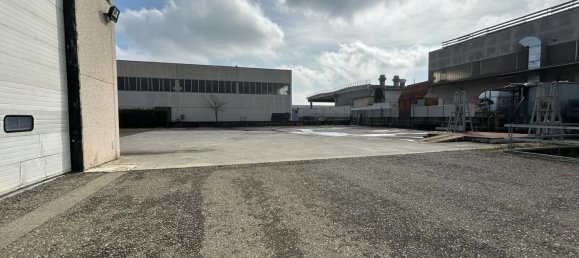 1634m² Commercial property in Piacenza, Italy No. 344091 14