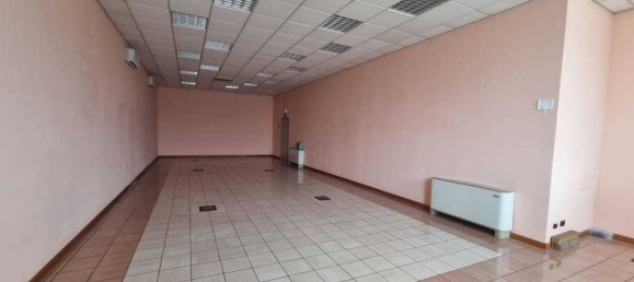 1634m² Commercial property in Piacenza, Italy No. 344091 23