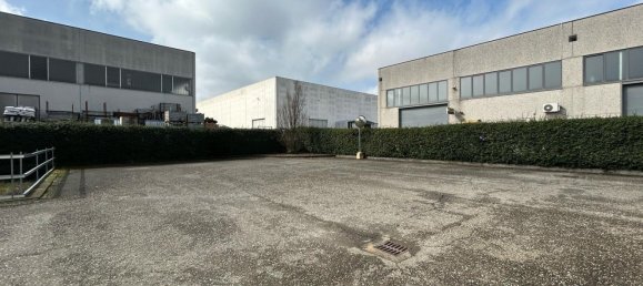 1634m² Commercial property in Piacenza, Italy No. 344091 13